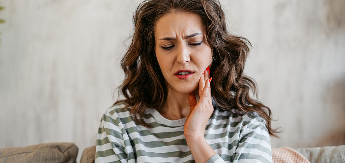 Dentes sensíveis: Causas comuns e como tratar o desconforto.